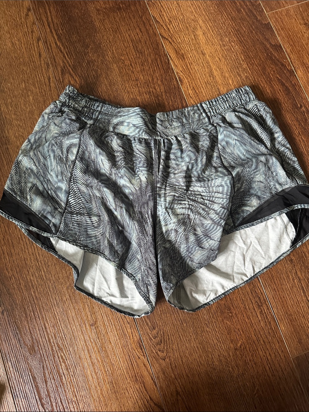 Lululemon Tall Hotty Hot Green Patterned Women’s Athletic Shorts